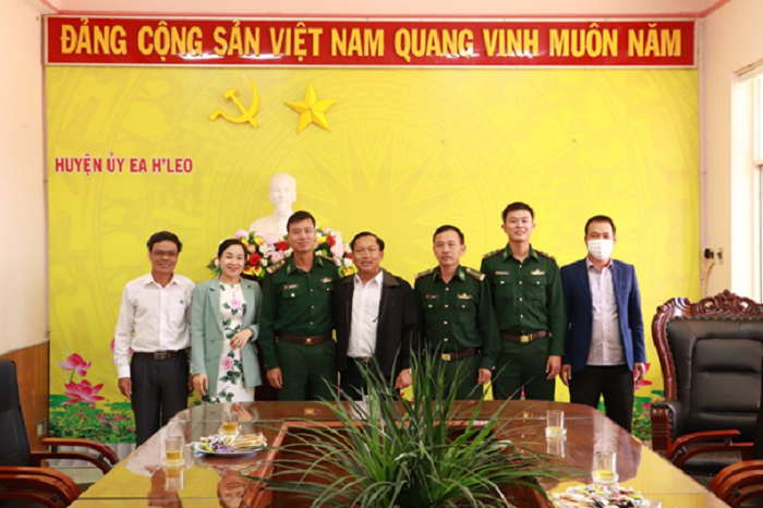Đoàn công tác Đồn Biên phòng Ea H’leo 1 thăm, chúc tết Thường trực Huyện ủy nhân dịp Tết Nguyên đán Nhâm Dần 2022